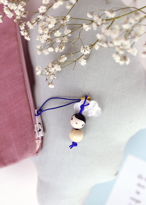 (image pour) Puce "la tête dans les nuages" Nacre